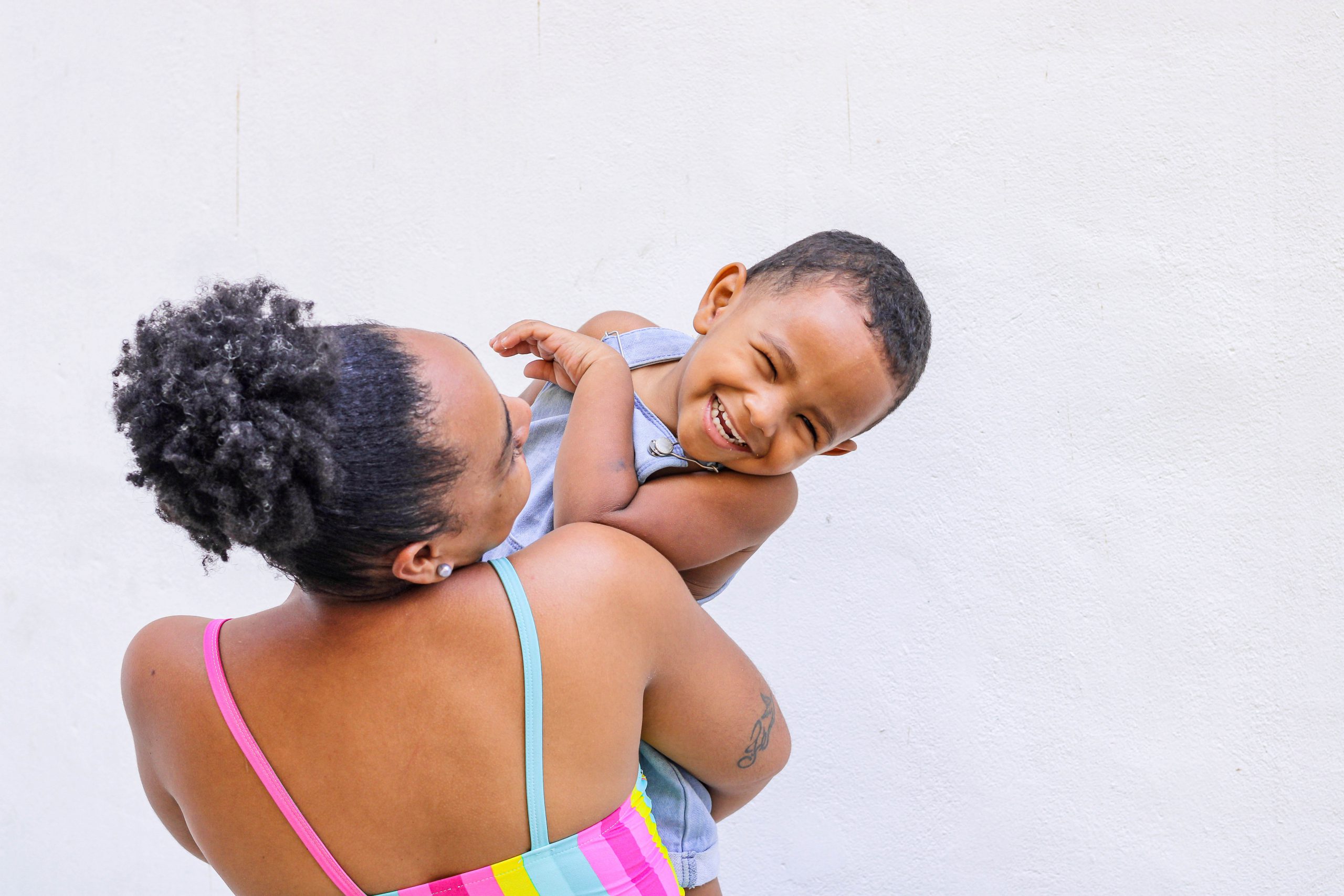 Para as mães sobrecarregadas: escolha o que você quer carregar